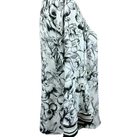 White House Black Market white top with black floral pattern size 2 - Picture 5 of 11